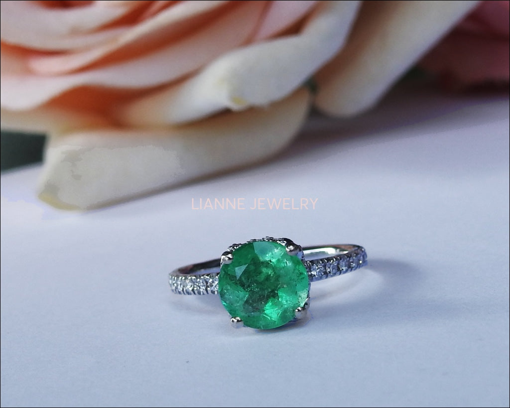 Emerald Ring Vintage Solitaire High Set with Diamonds in 14K White gold - Lianne Jewelry